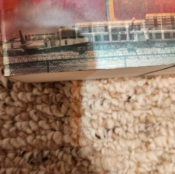 Allegiant Paperback - Picture 3 of 8